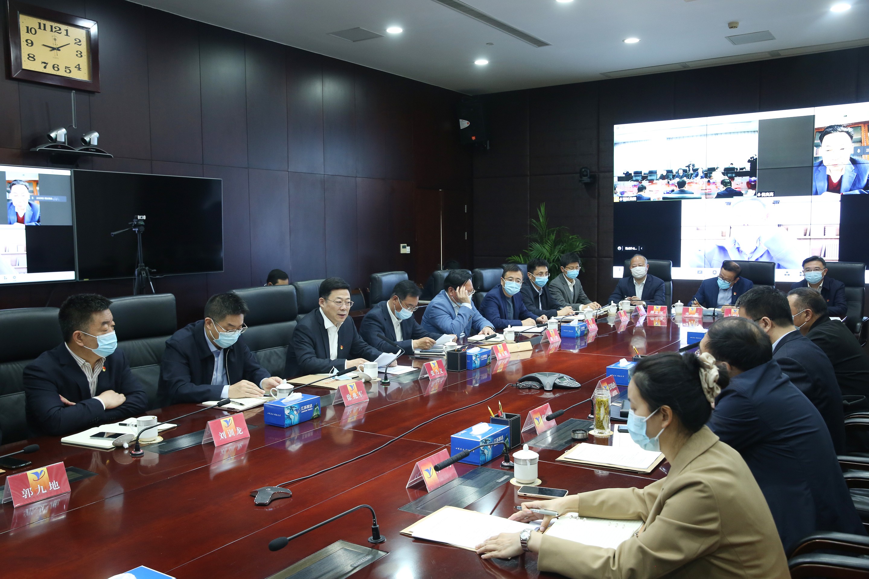 1122体育网址外部董事送任会议召开 2_眸目压缩.jpg