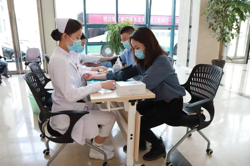 1122体育职工移动医务室关爱职工健康行—走进资本公司1.jpg