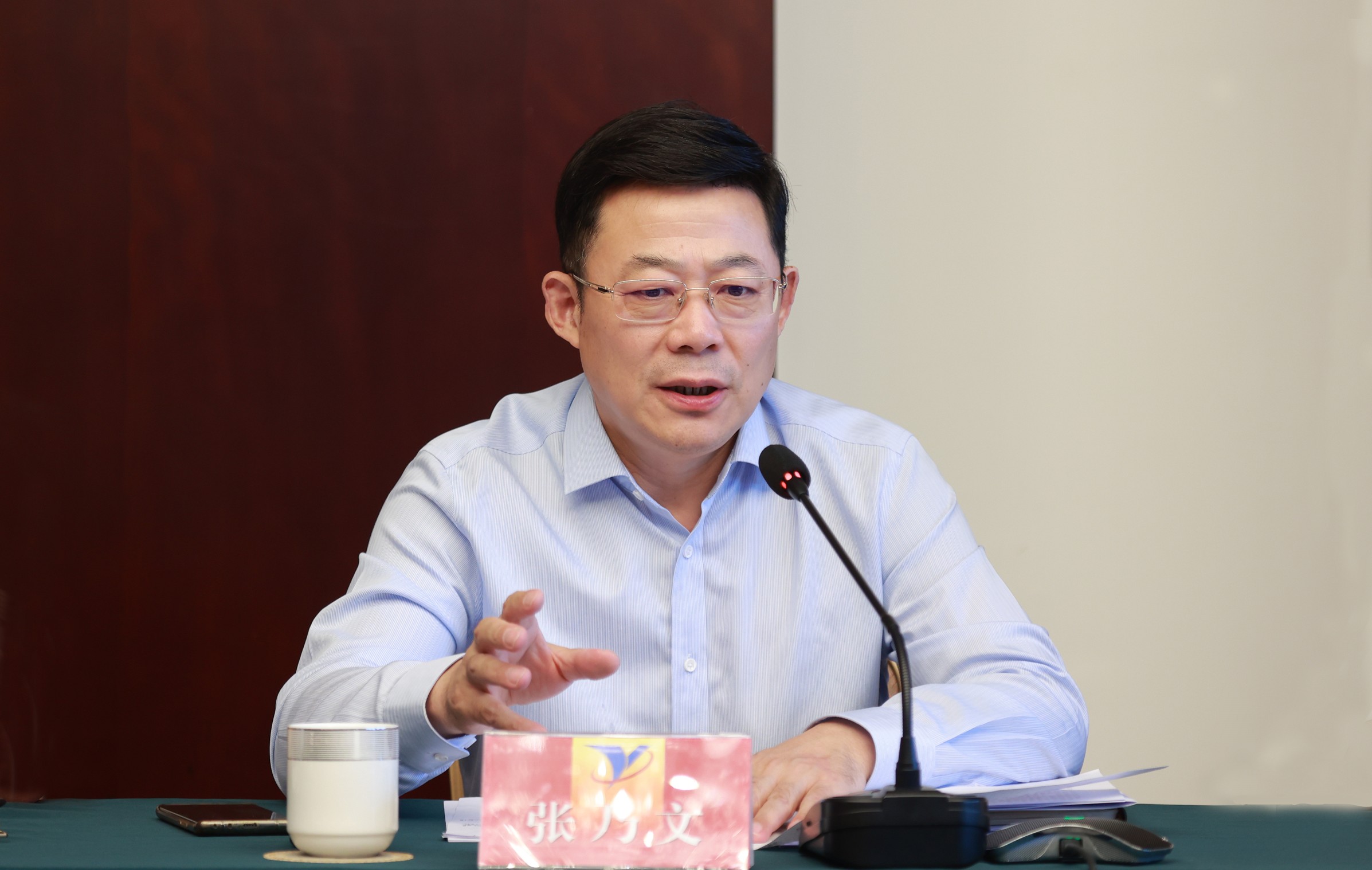 1122体育领导班子扩大会议--传达学习徐书记讲话精神2_眸目压缩.jpg