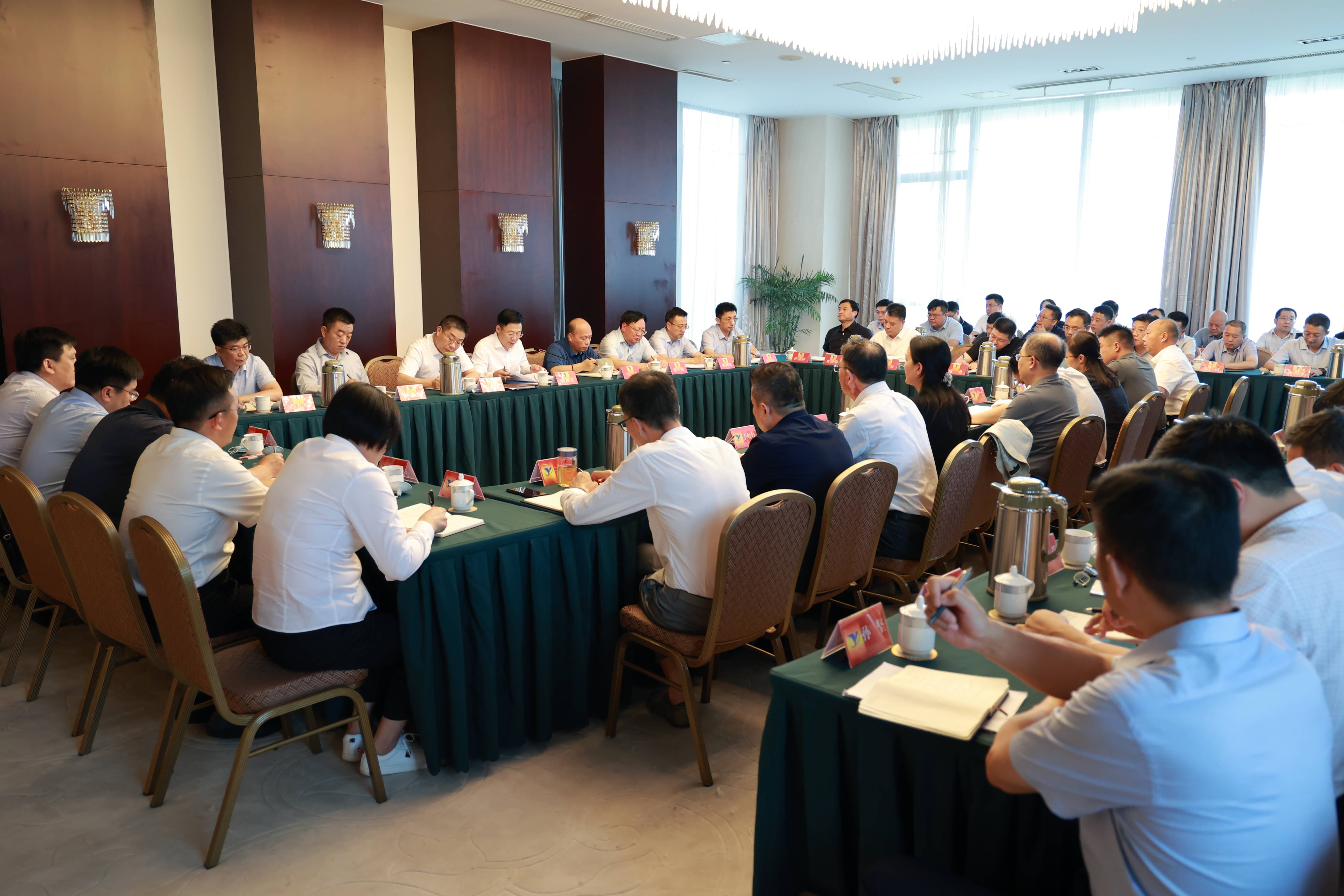 1122体育传达学习市委全会和市政府有关会议精神2-tuya.jpg