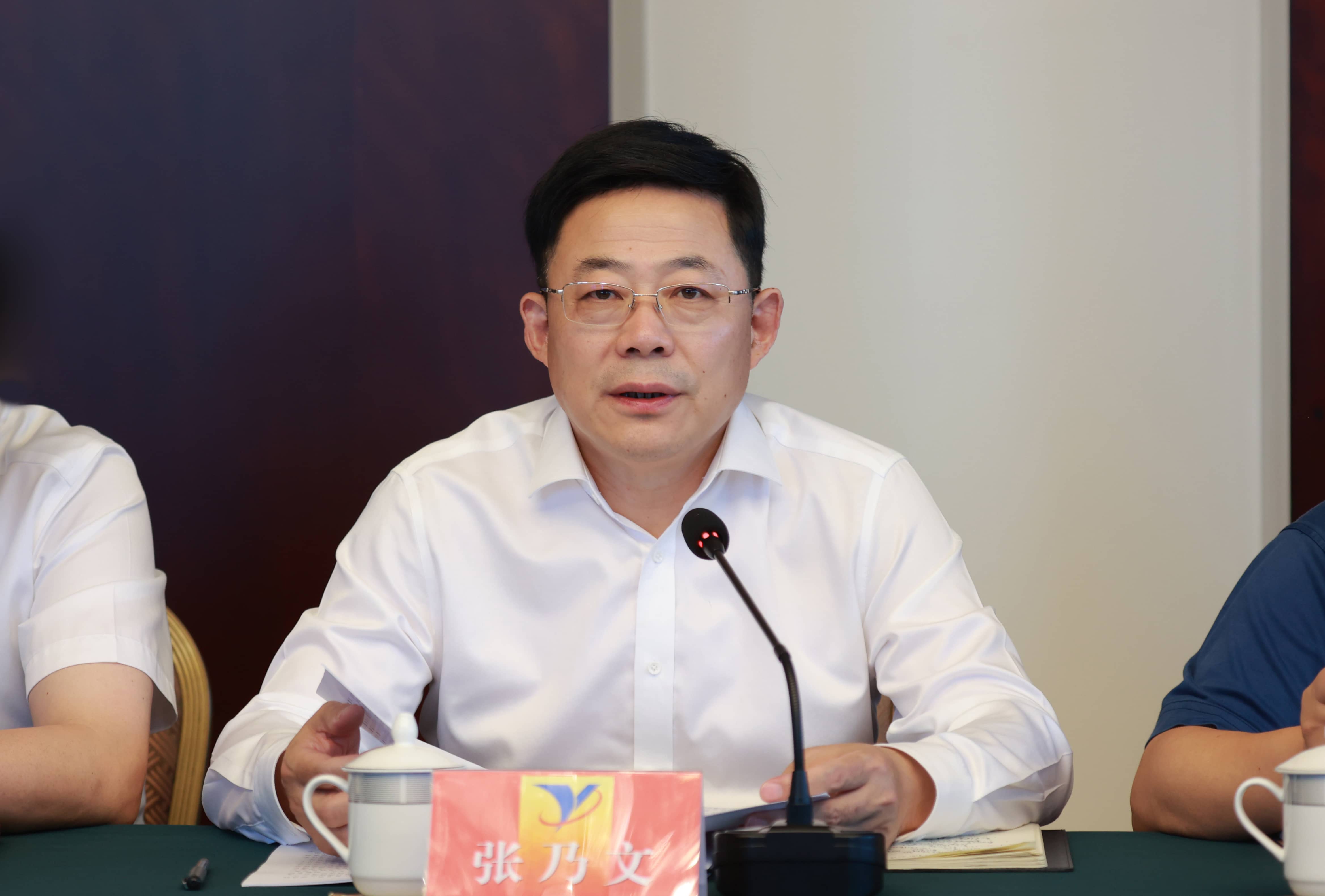 1122体育传达学习市委全会和市政府有关会议精神1-tuya.jpg