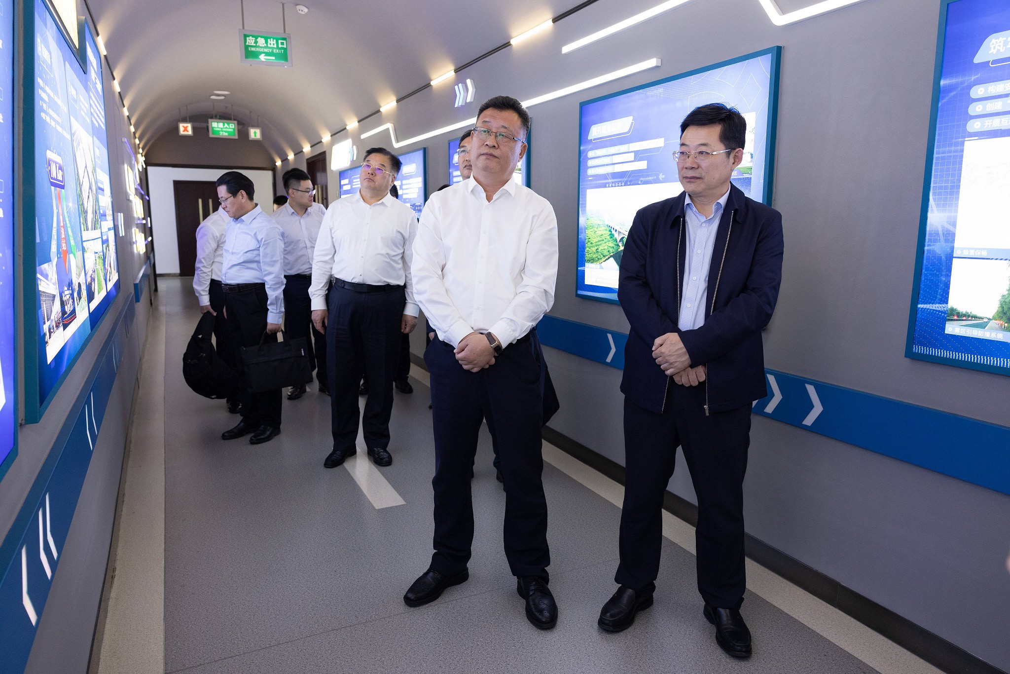 高大力调研高速公司公司_眸目压缩_眸目压缩.jpg